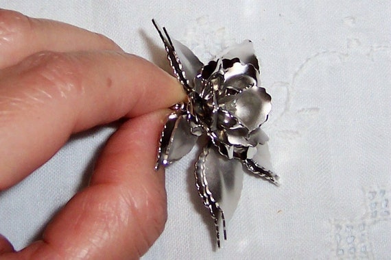 Vintage flower brooch-pendant and earrings set. S… - image 4