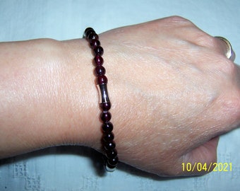 Vintage smooth garnet bracelet. Sterling silver.