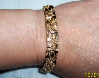 Vintage rare and old designer hearts bracelet. Gold metal.