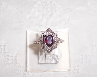 Vintage garnet antique style ring, size 8. Sterling silver. Avon.