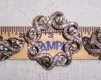 Vintage clear rhinestones wreath brooch and earrings set. Silver metal. Signed Sarah Cov.