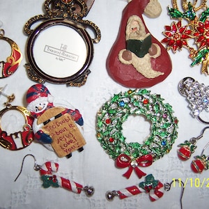 Vintage Christmas (lot 174), 9 pieces or pairs. Brooches, earrings and more. More info in description.