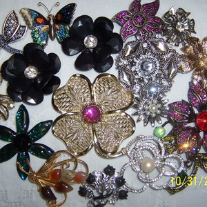 Vintage destash jewelry parts for crafts or repurpose (Lot 243). 16 pieces. More info in description.