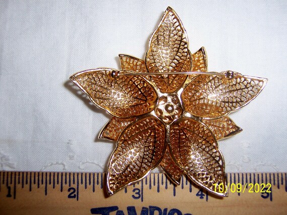 Vintage huge poinsettia flower brooch. Gold metal… - image 2