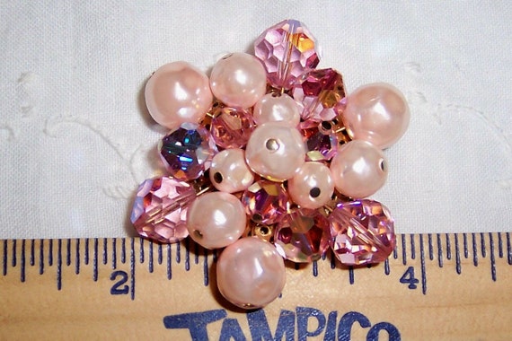 Vintage pink crystals and faux pink pearls brooch… - image 1