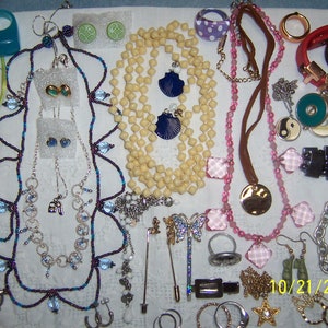 Vintage Jewelry (Lot 72). Teens' Dream I. 61 pieces or pairs. More info in description.