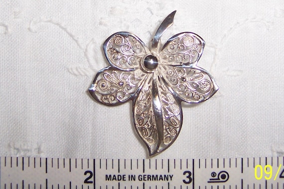 Vintage filigree leaf brooch. Sterling silver (80… - image 1
