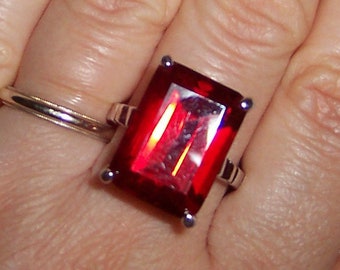 Vintage Big Red stone statement ring, size 9. Sterling silver.