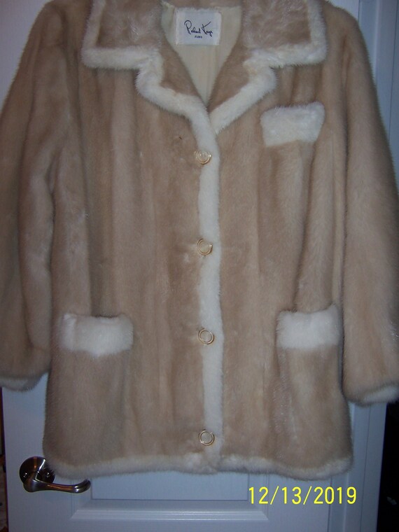 Vintage Real Natural mink fur coat (Large). For wo