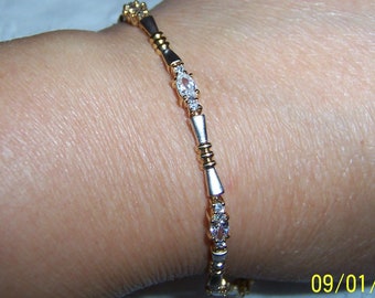 Vintage Marquise and Round cubic zirconias bracelet. 2 tone vermeil.