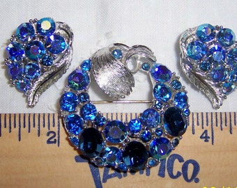 Vintage AB rhinestones brooch and earrings set. Silver metal. Lisner signed.