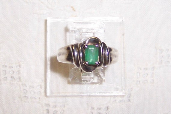 Vintage emerald ring, size 7.75. Sterling silver.… - image 1