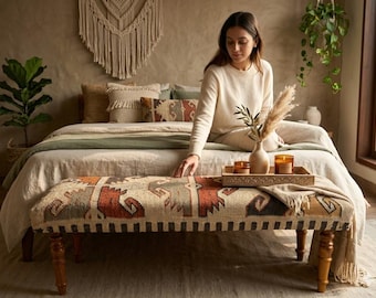 Panca imbottita Kilim fatta a mano, tappeto in lana e iuta, seduta da ingresso in stile boho rustico, panca pouf azteca, banco da lavoro in legno, panca con tappeto turco