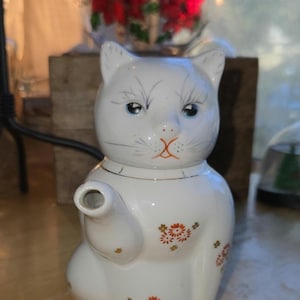 Vintage Cat Teapot | Mid Century Japan Ceramic Pitcher