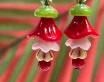 Red Glass Flower Earrings • Pink and Red Flower Earrings • Czech Glass Beads • Vintage Style Jewelry • Retro Style Earrings • Gardener Gift