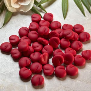 Perline di vetro a forma di mela o perline di ciliegia rossa • Perline di frutta in vetro ceco • 10 pezzi • Rosso opaco • Perline di macedonia di frutta • Perline di frutta 3D