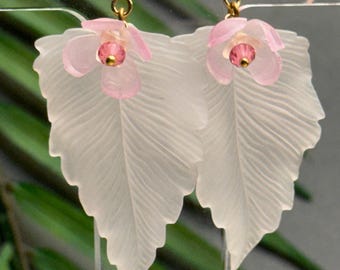 Vintage Flower Earrings • Leaf Flower Earrings • Lucite Jewelry • Leaf Jewelry • Gardener Jewelry • clear and pink