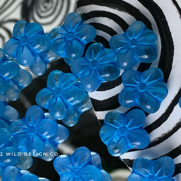 Blue daisy flower beads Czech Glass Puffed 3d Flower beads 10pc w blue wash