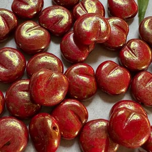 Perline di vetro a forma di mela o perline di ciliegia rossa • Perline di frutta in vetro ceco • 10 pezzi • Rosse con bronzo metallizzato • Perline di macedonia di frutta • Perline di frutta 3D
