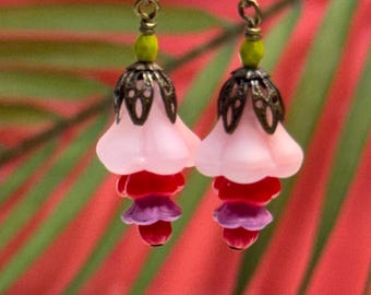 Red Glass Flower Earrings • Pink and Red Flower Earrings • Czech Glass Beads • Vintage Style Jewelry • Retro Style Earrings • Gardener Gift