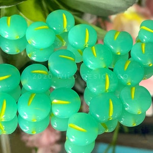 Perline di mela in vetro ceco, mele in vetro ceco, 10 pezzi, adorabili perline di mela verde, perline di frutta ceche reattive ai raggi UV