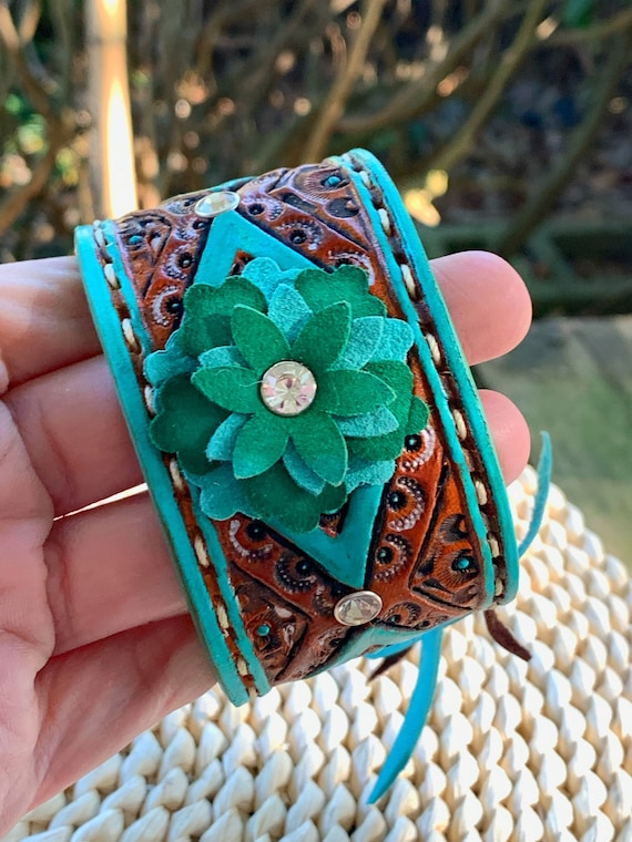 Turquoise Beaded Green Leather Festival Armband Convertible Choker Turquoise Bead Leather Wrap Bracelet: Layering Stacking  main image 3