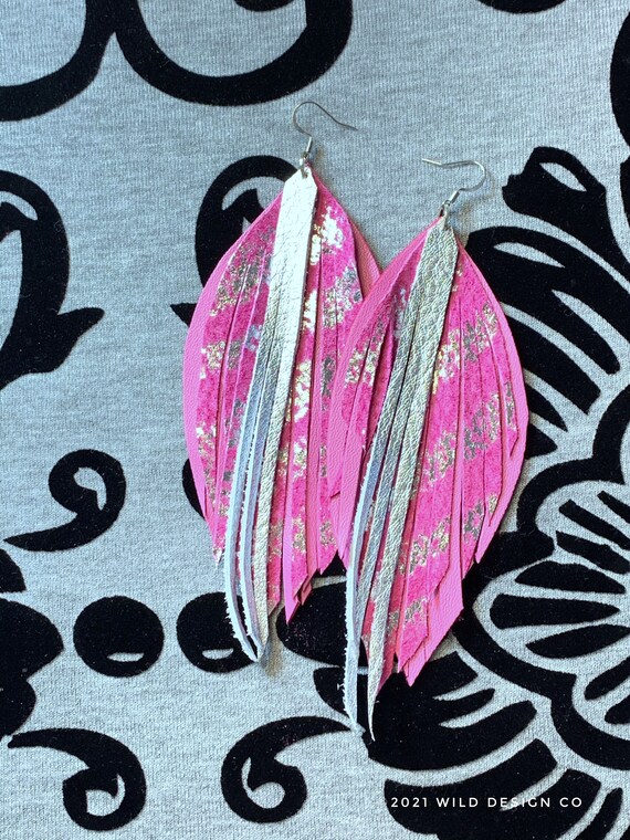 Orecchino in pelle a forma di gallo da donna, con pendente a goccia Orecchino in pelle a forma di gallo da donna, con pendente a goccia
