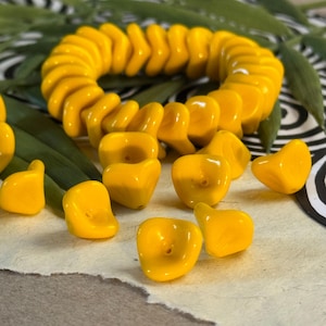Yellow Bell Flower Beads • Czech Glass Bell Flower Beads 25PC • 3 Petal Beads • Czech Glass Yellow Bellflower