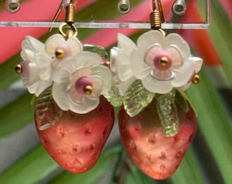 Strawberry Earrings • Lucite Strawberry Jewelry • Carmen Miranda Earrings • Retro Earrings • Pin Up Earrings • Fruit Earrings • Strawberry