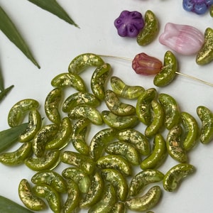 Green Tulip Leaf Beads • Czech Glass Leaf Beads • Green w Gold • 20pc • Flower Leaf Base • 16mm • Angel Wing Beads • Flower Parts