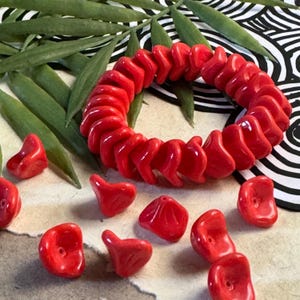 Red Bell Flower Beads • 3 petal Beads 12x9mm Czech Glass Beads • Bright Red 25 pc Red Bellflower