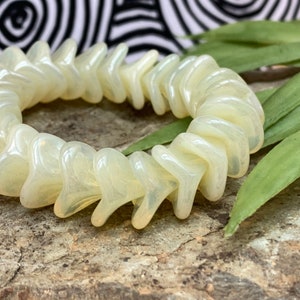 Light Yellow flower beads Czech Bell flower beads 25PC 3 petal Beads Czech Glass bellflowers UV reactive
