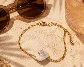 Armband van natuurlijke schelp, verguld roestvrij staal, sieraden in oceaan- en strandstijl, handgemaakt uniek stuk.