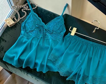 Sexy Lace Pajama Set Women Pure Backless Lingerie Suspender Shorts Plus Size Sleepwear Nightwear Blue White Pink Purple Romantic Gift Idea