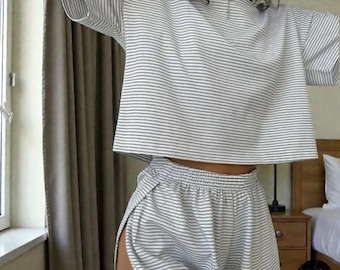 Women’s Stripe Pajamas Set, Short Sleeve T-Shirt & Shorts, Comfy Sleepwear, Casual Home Lounge Wear, Relaxed Fit, Soft Cotton Pajama Set