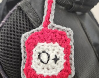 Mini Blood Bag Schlüsselanhänger oder Ornament Häkelanleitung zum digitalen Download