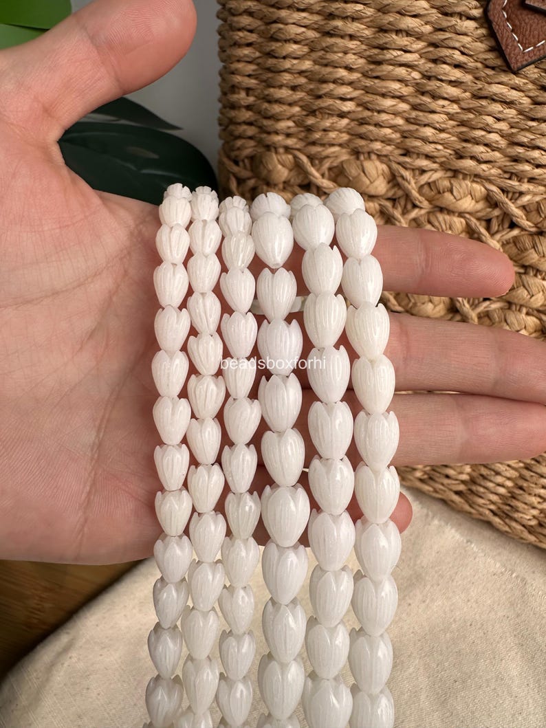 7 x 8 8 x 11 mm melkwitte snoekkralen, hars- en koraalpoeder Hawaiiaanse snoekkralen, witte jasmijnbloemkralen, HK6 afbeelding 1