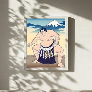 Può includere: Stampa incorniciata raffigurante un lottatore di sumo in posa tradizionale, sullo sfondo del Monte Fuji e di un cielo blu. Il lottatore è muscoloso, con un mawashi. L'opera d'arte ha uno stile illustrativo vintage.