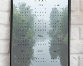 2026 Wandkalender zum Ausdrucken, nebliger Fluss Landschaft Kunst (Digitaldruck, 5 Größen inklusive)