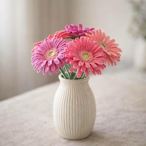 Gerbera Häkelblume PDF, Anleitung für realistisches Blumendesign, handgemachtes botanisches Dekor, DIY-Blumenstrauß-Projekt.