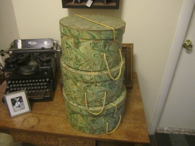 Set Of Green Swirl Marl Hat Boxes Beautiful Stackable Millinery Decor Storage Vintage Display Box
