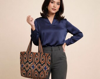 Handwoven Toraja Tote Bag – ATBM Sekomandi (Pori Kokkok) Motif | Ethnic Indonesian Bag with Zipper