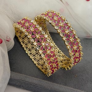 Indiase 2-delige vergulde Amerikaanse diamant robijnroze armband, huwelijkscadeau-sieraden 2,10