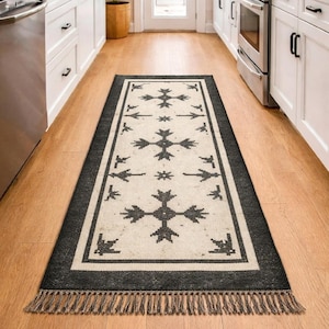 Tappeto passatoia in lana e iuta tessuto a mano, motivo geometrico nero per corridoio, tappeto con frange in stile boho-farmhouse.