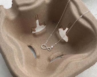 Sterlingzilveren oneindigheidsketting met hanger van zirkonia, minimalistische stijl