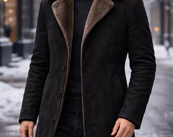Abrigo de ante negro para hombre con cuello de piel y forro de piel de oveja. Abrigo cálido para hombre.