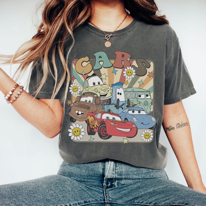 Retro Cars Movie Characters Shirt, Lightning McQueen Mater Doc Hudson Sally Carrera Birthday Tee bild 3