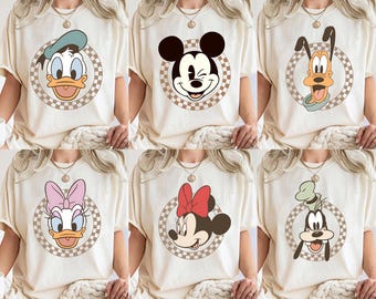 Camiseta personalizada a cuadros retro de todos los personajes de Disney, camiseta vintage a juego de Disney, camiseta de viaje familiar de Disney, camiseta personalizada con nombre de Mickey y compañía
