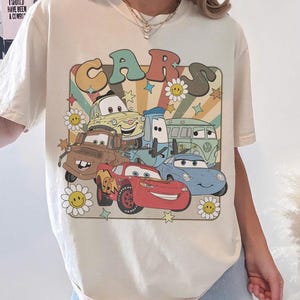 Retro Cars Movie Characters Shirt, Lightning McQueen Mater Doc Hudson Sally Carrera Birthday Tee bild 1