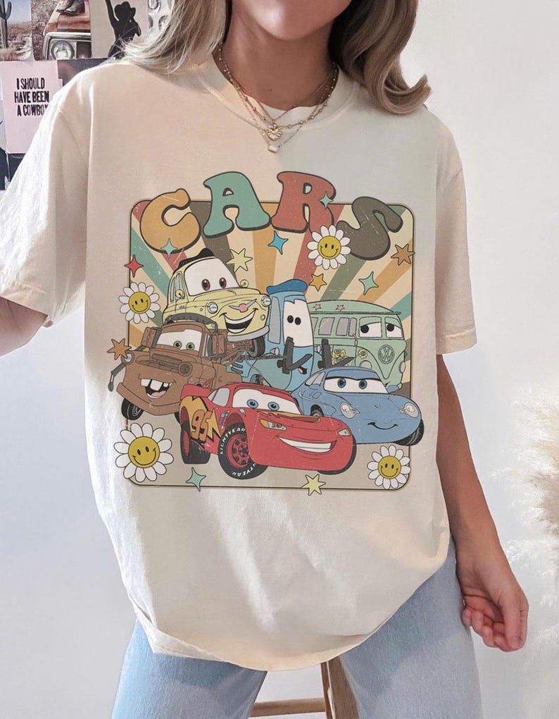 Retro Cars Movie Characters Shirt, Lightning McQueen Mater Doc Hudson Sally Carrera Birthday Tee bild 1
